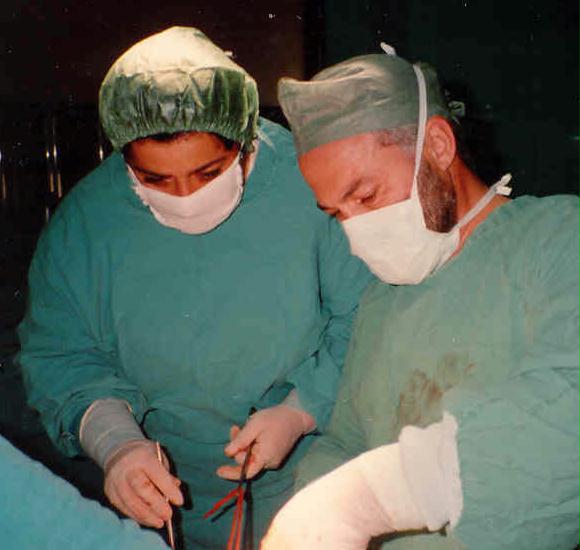 Il dott. Pietrantoni in Sala Operatoria. Tagliacozzo, 1999